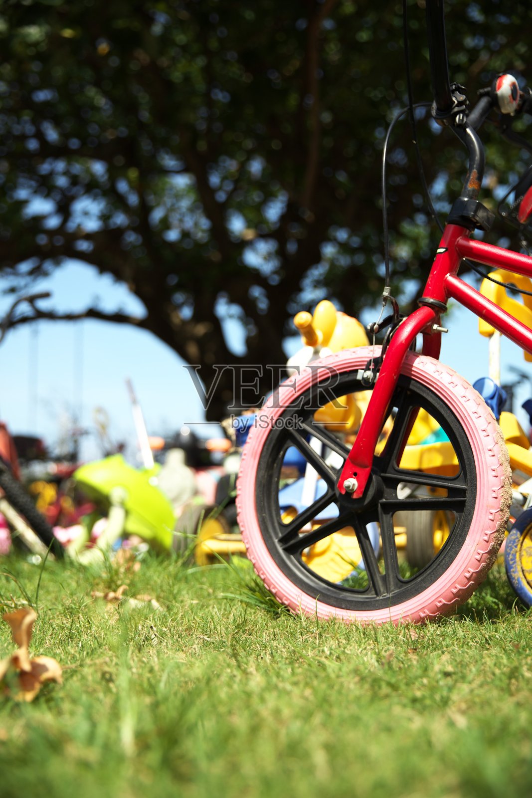 粉红色的自行车照片摄影图片