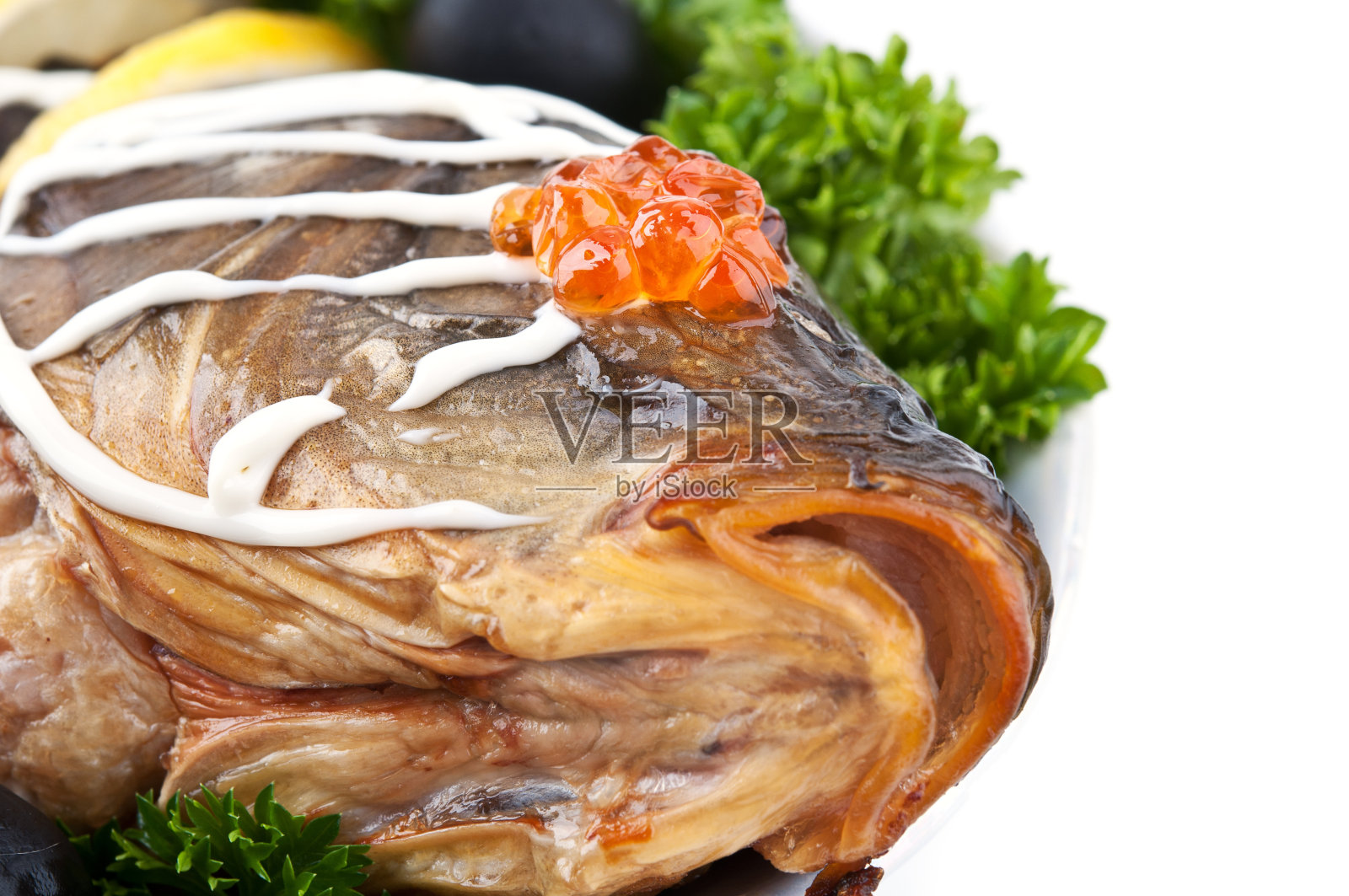 用红鱼子酱填充的鱼照片摄影图片