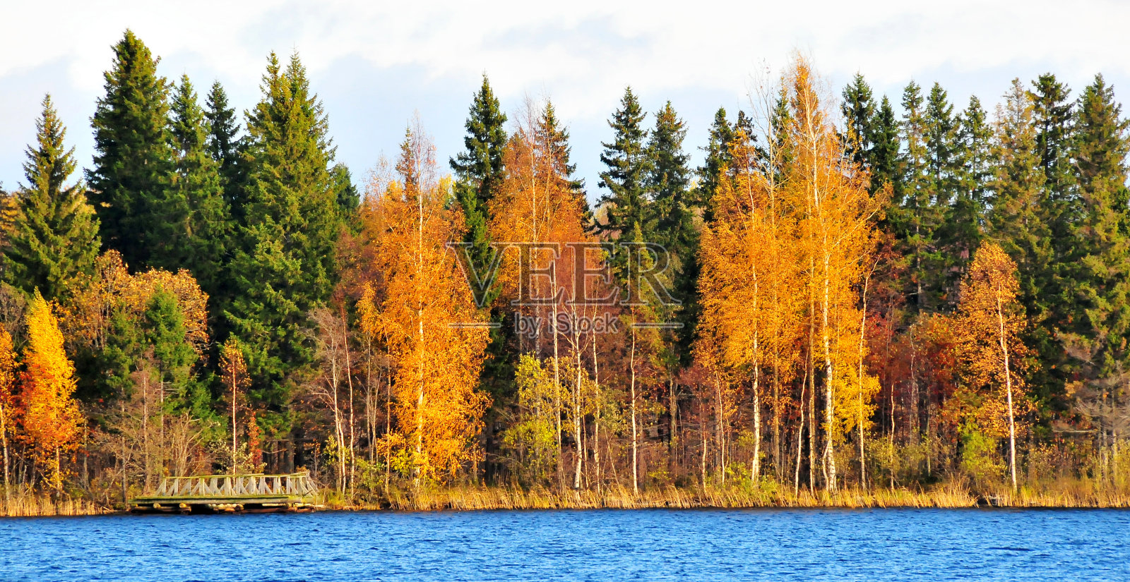 俄罗斯航道美丽的秋季照片摄影图片