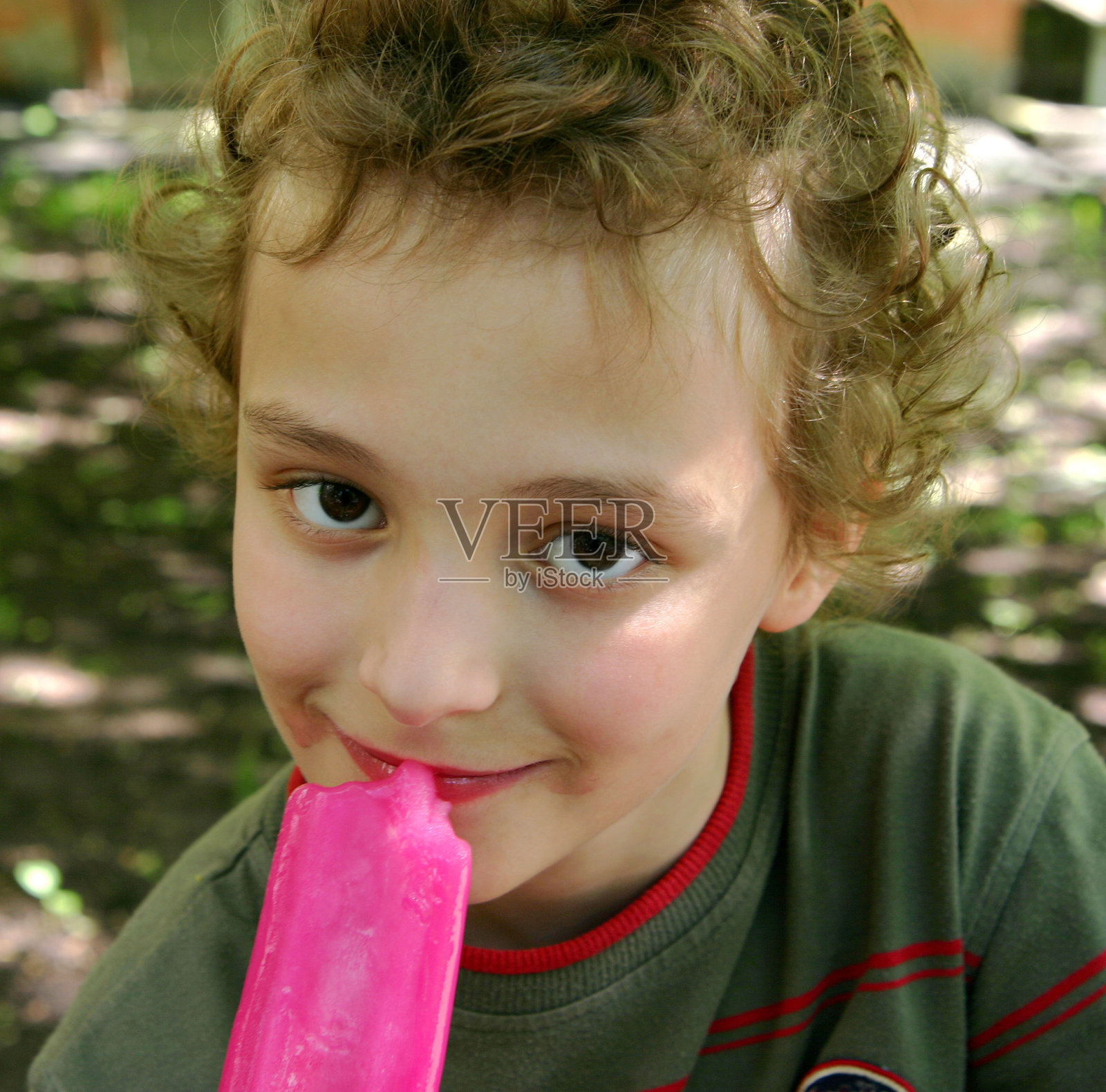 男孩,冰淇淋照片摄影图片