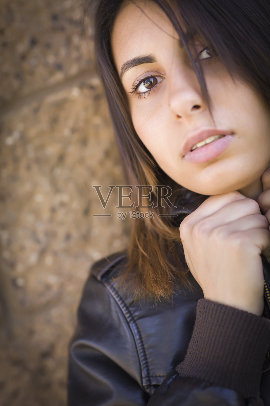 美丽的年轻混血女人照片摄影图片