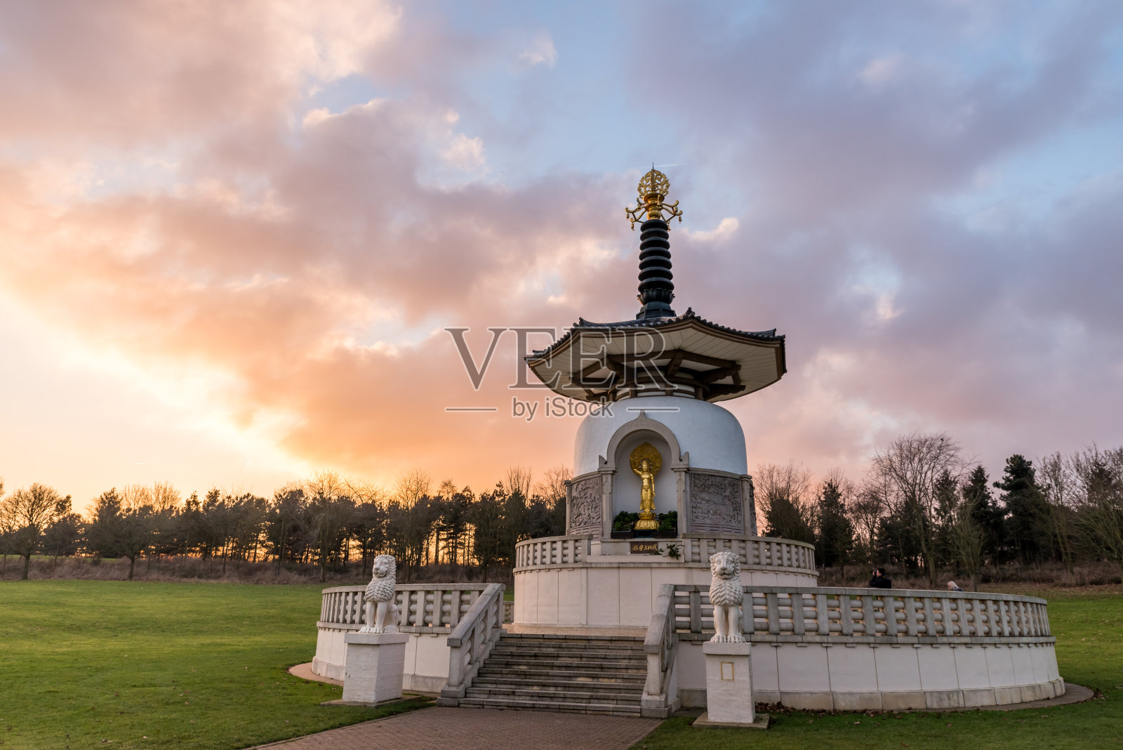 景观亚洲寺庙与狮子雕像照片摄影图片