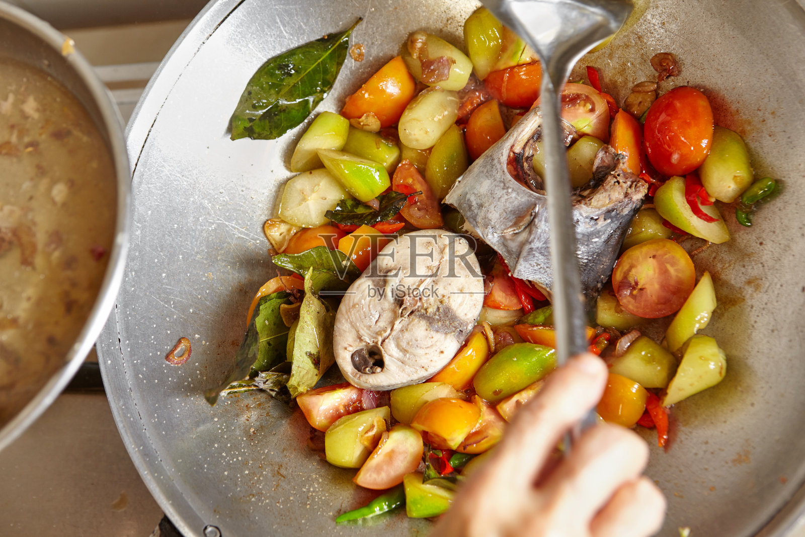 炒香金枪鱼照片摄影图片