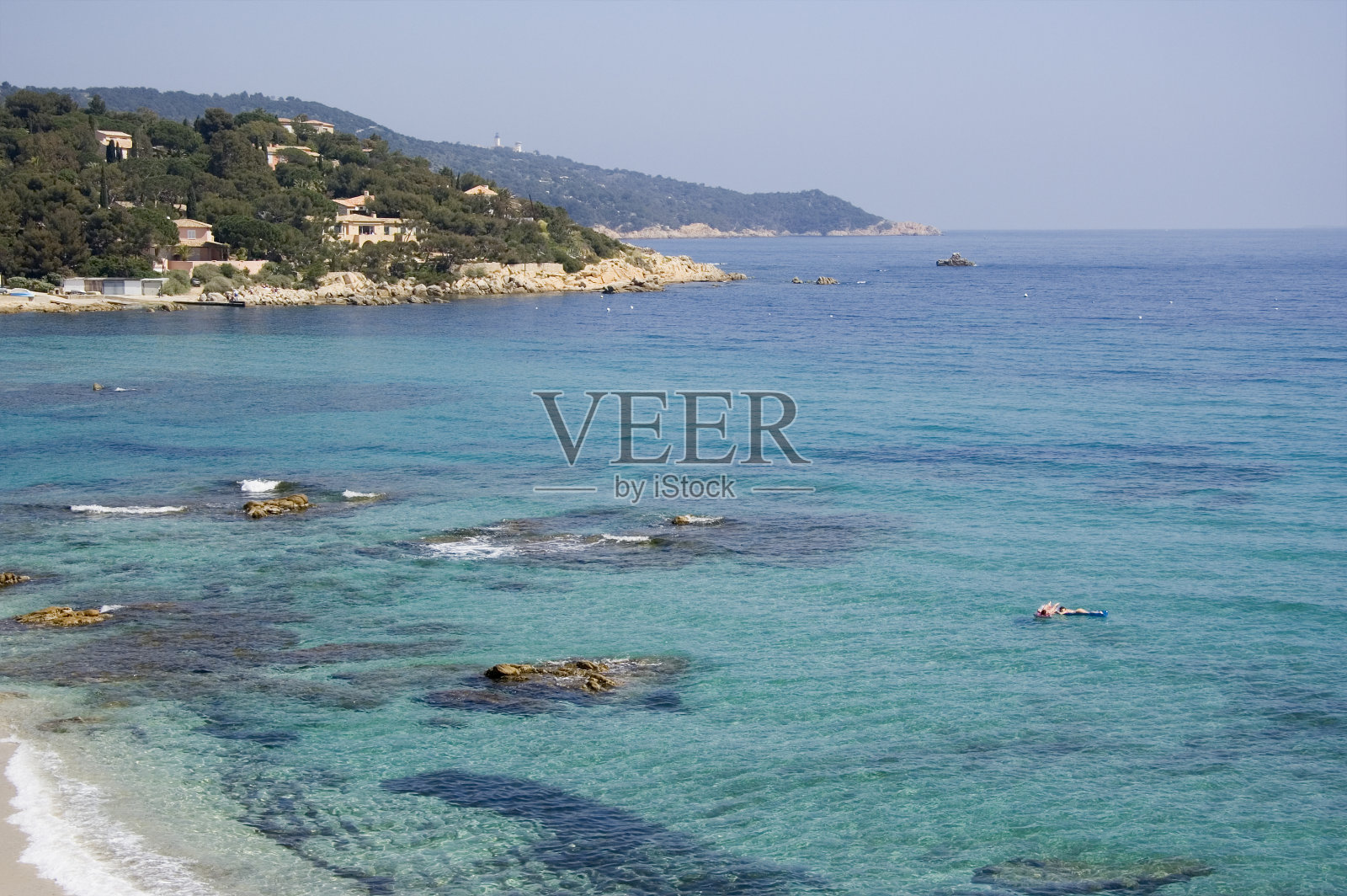 地中海海景与孤独的夫妇照片摄影图片