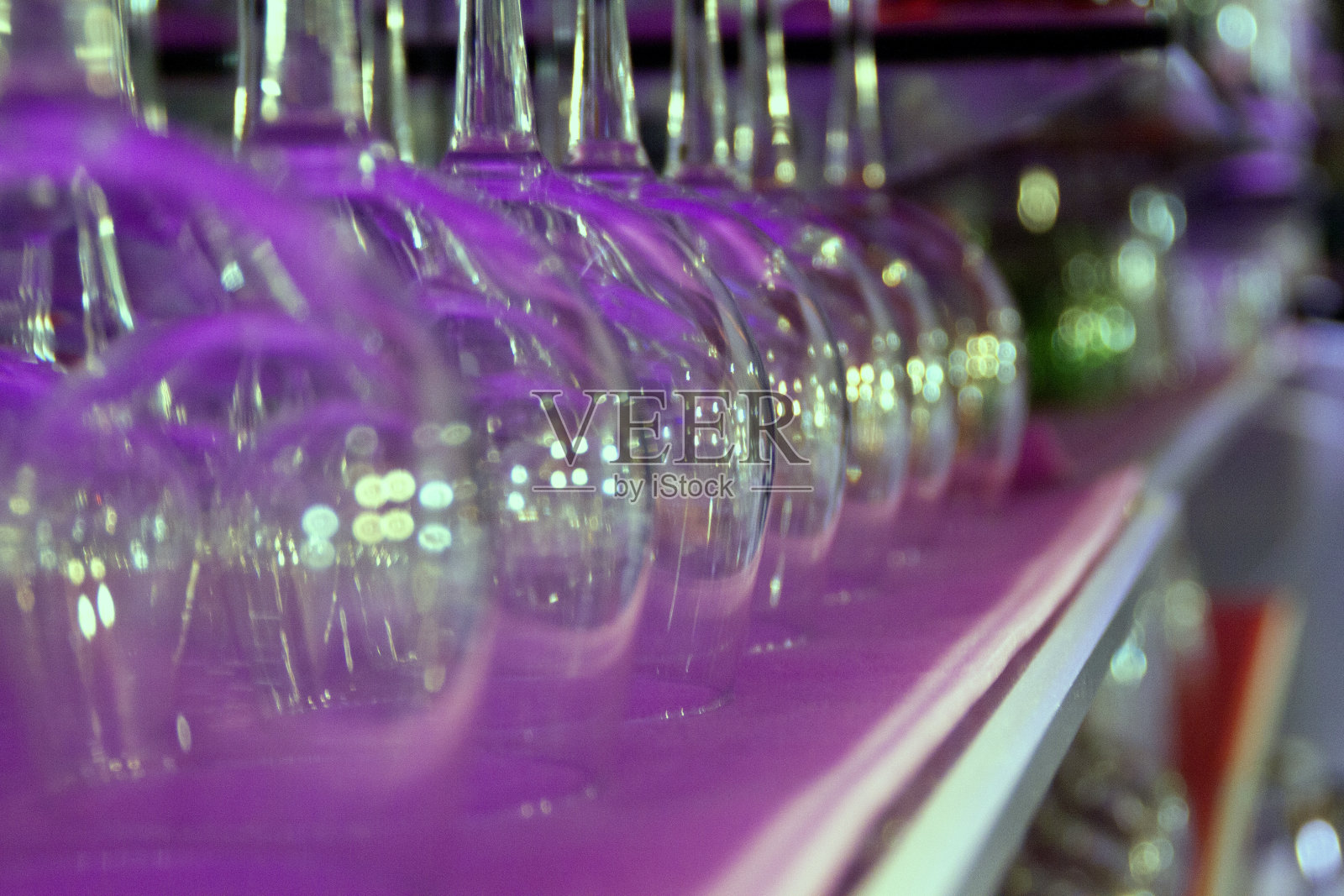 玻璃紫色照片摄影图片