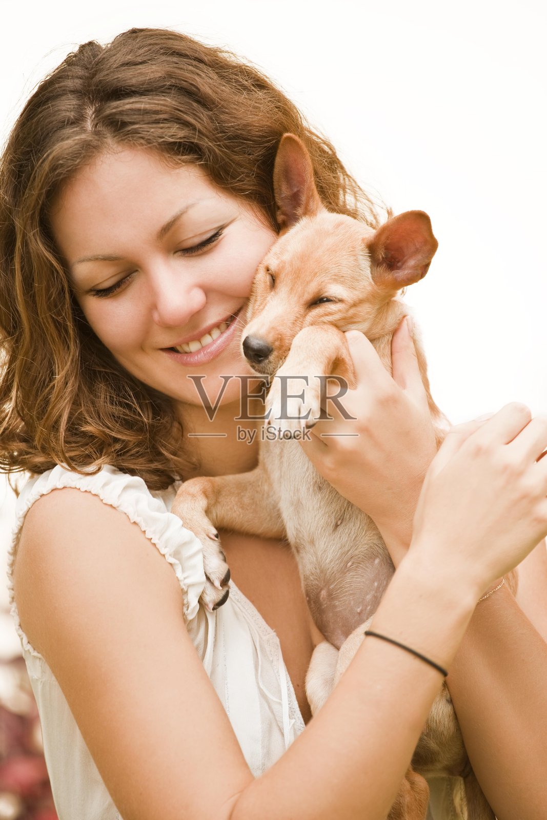 女人与狗照片摄影图片