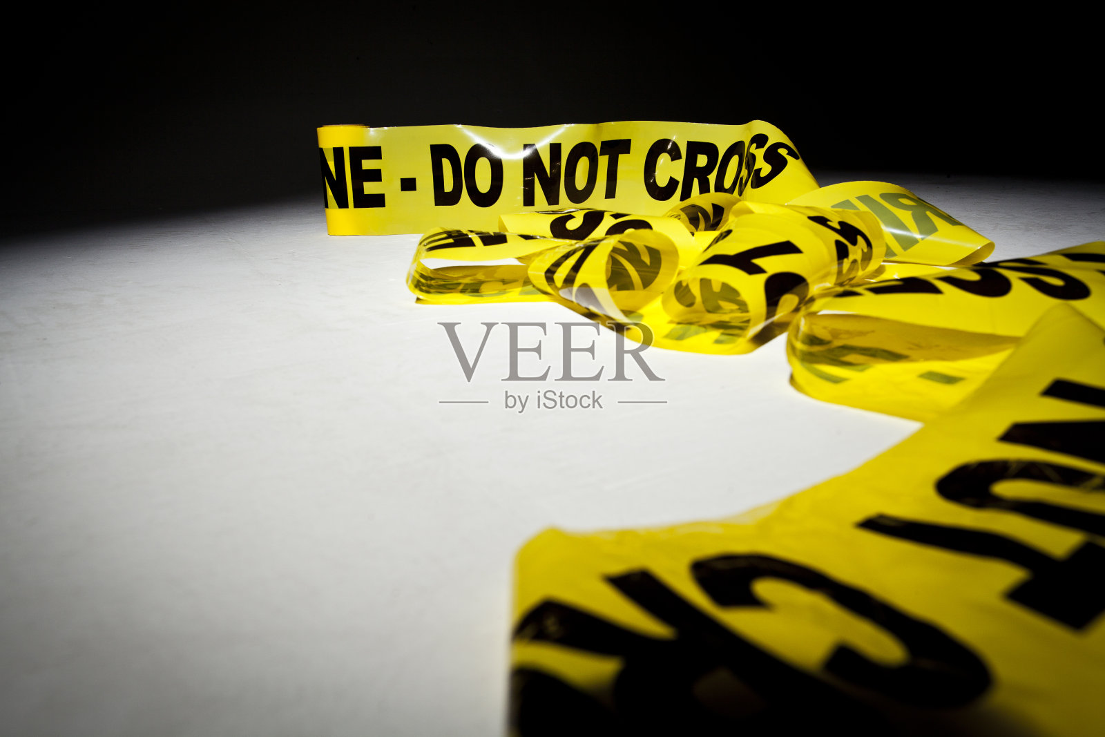 黄色犯罪现场，不要越过警戒线照片摄影图片