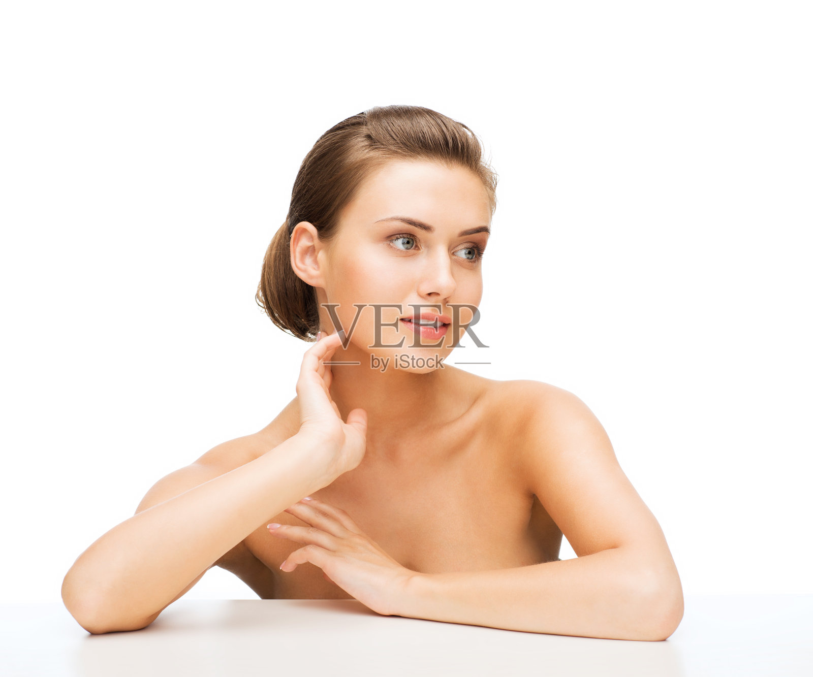 拥有干净完美肌肤的女性面容照片摄影图片