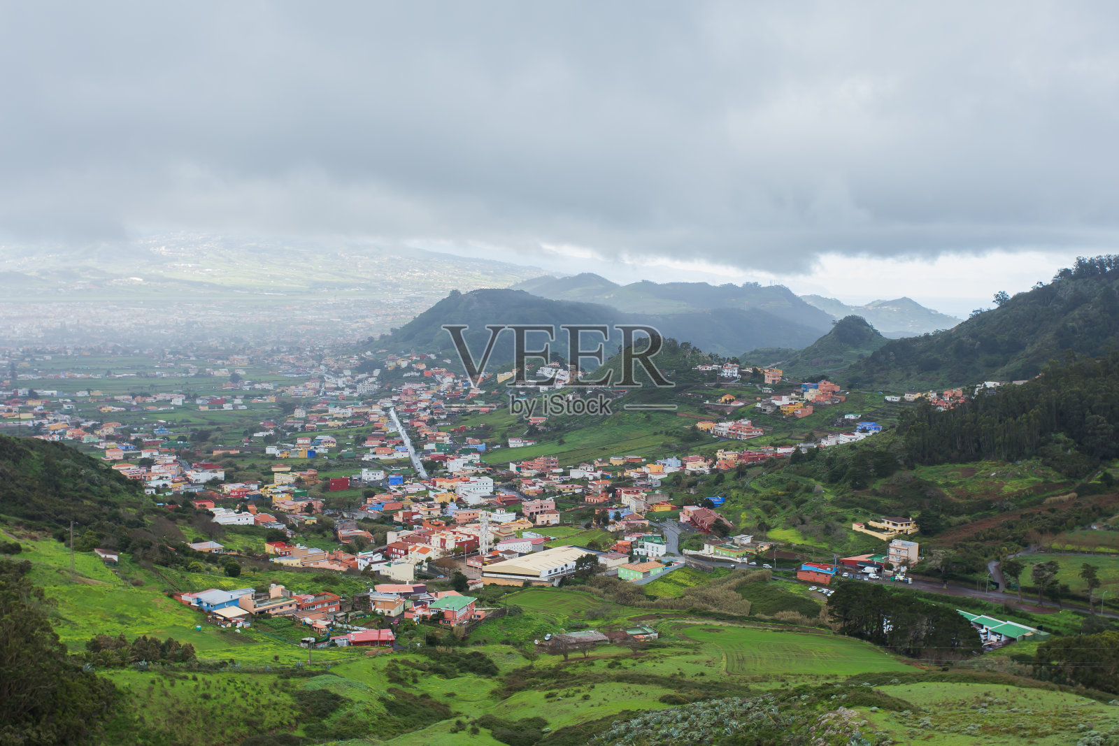 特内里费山区的一个村庄照片摄影图片