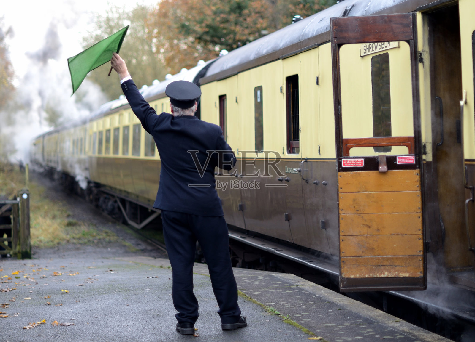 列车警卫照片摄影图片