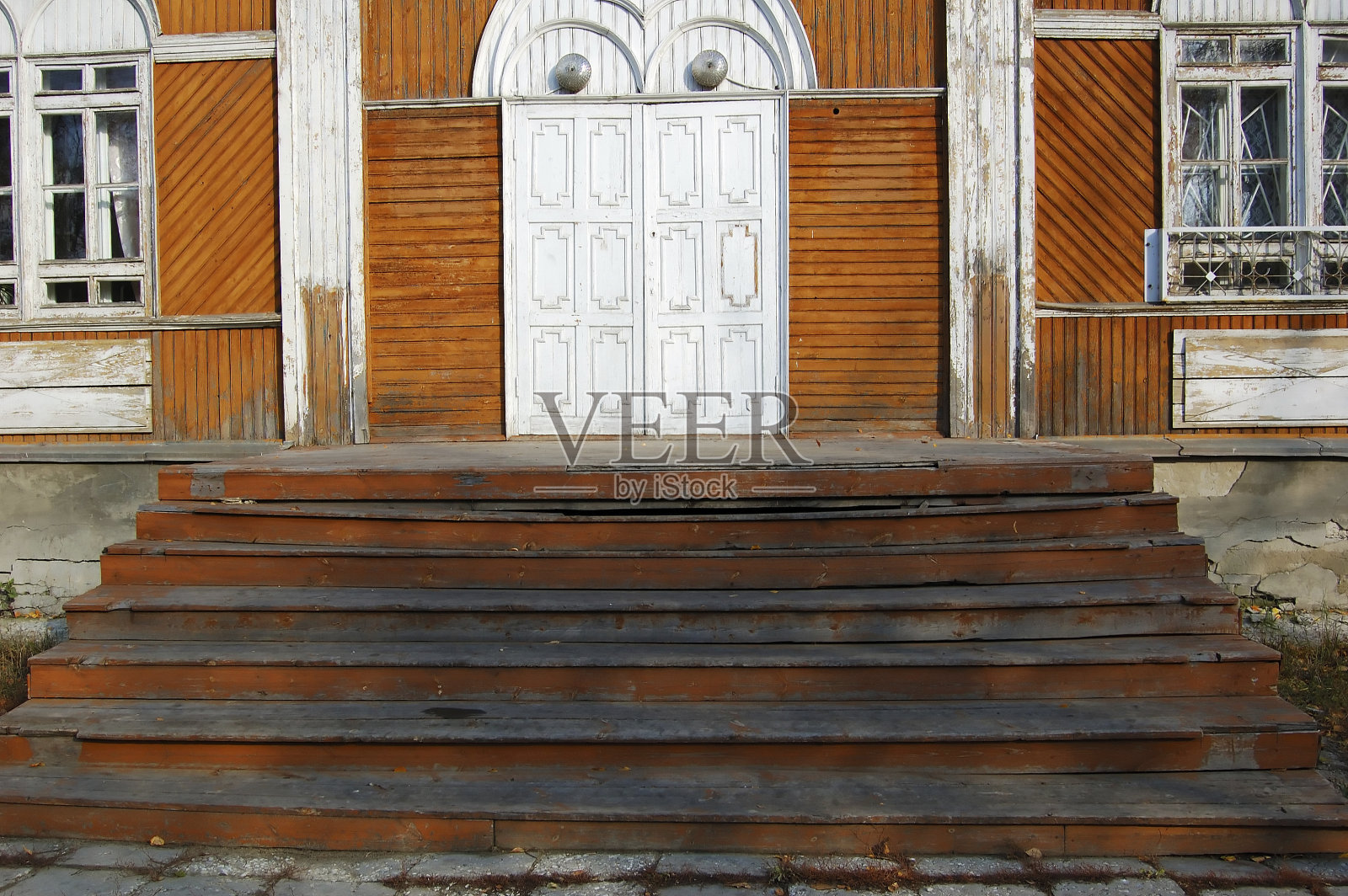 老房子木楼梯照片摄影图片