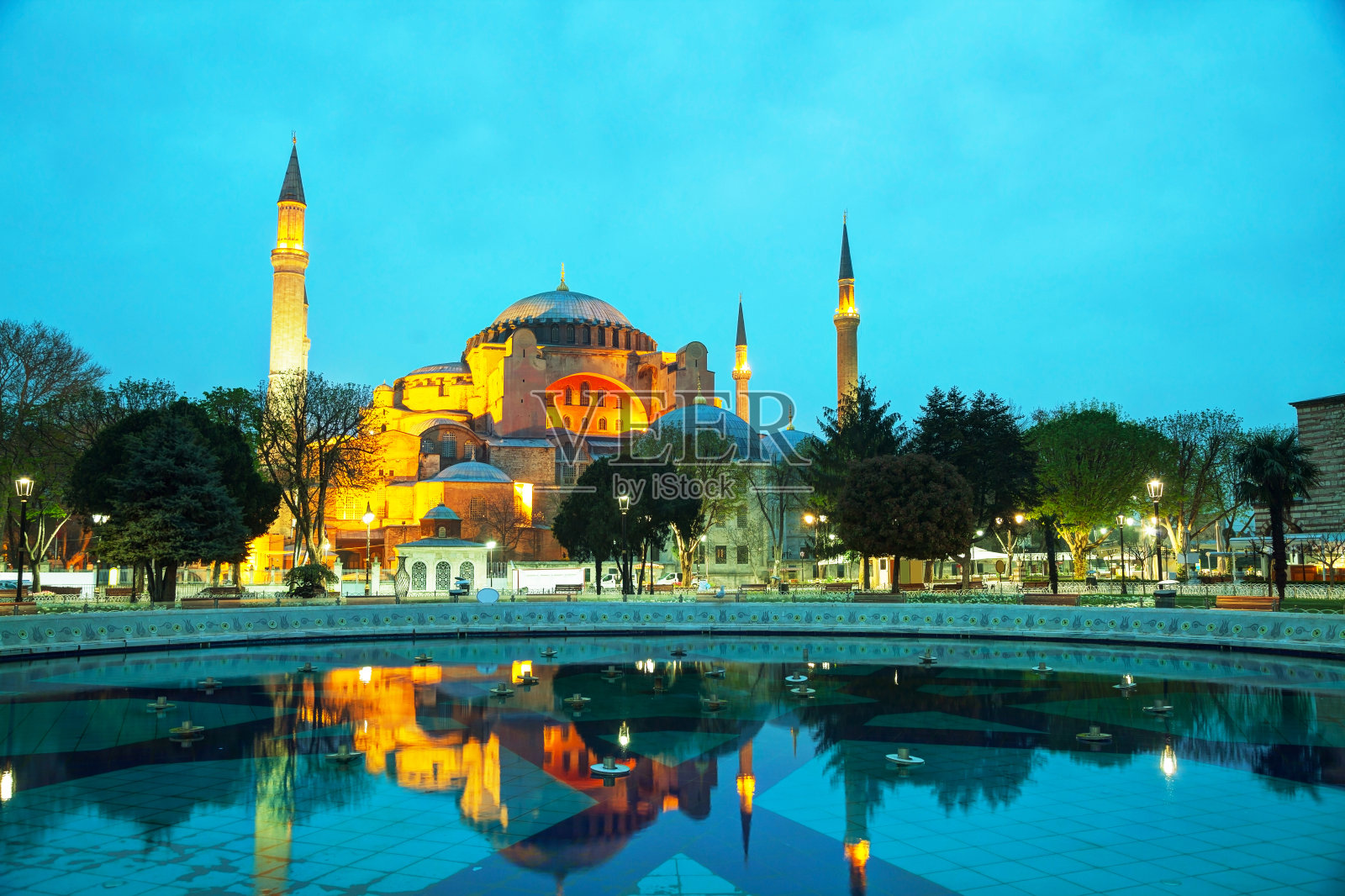 位于土耳其伊斯坦布尔的圣索菲亚大教堂照片摄影图片