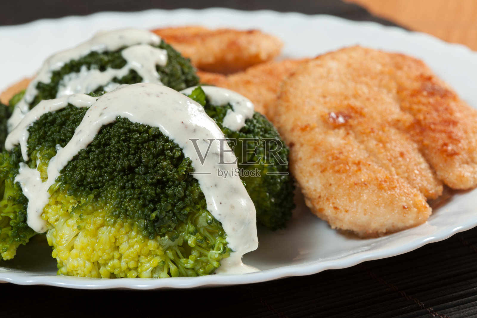 花椰菜鸡胸肉。照片摄影图片