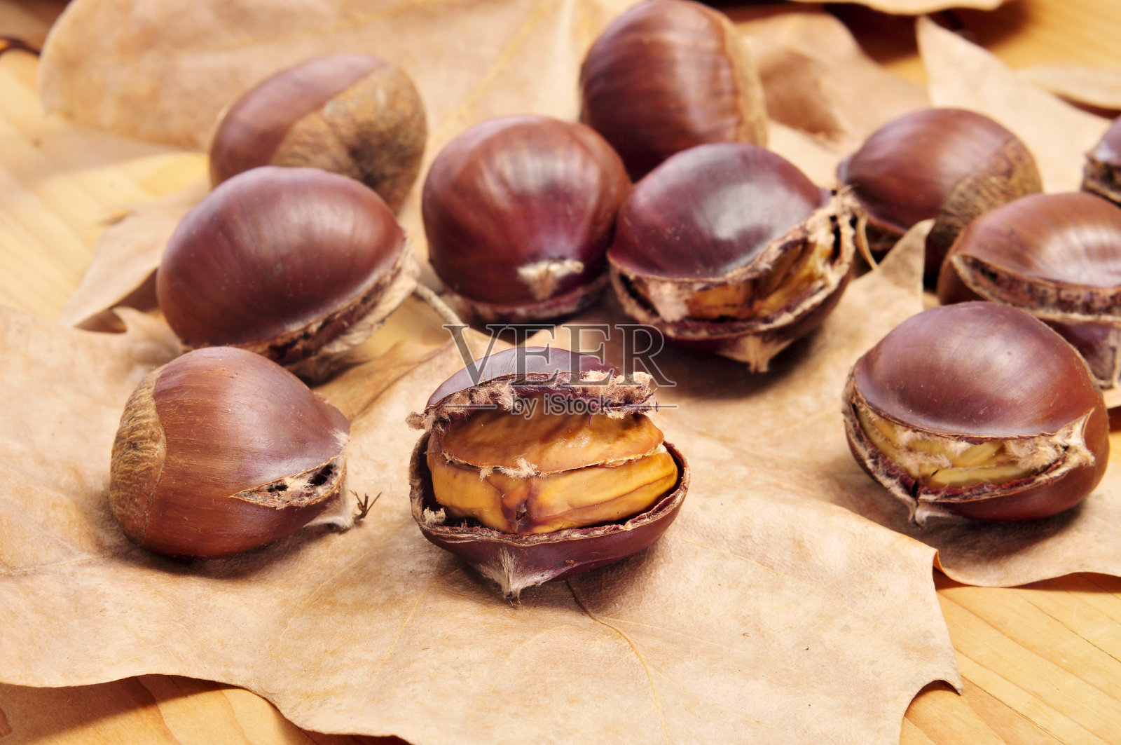 烤栗子照片摄影图片