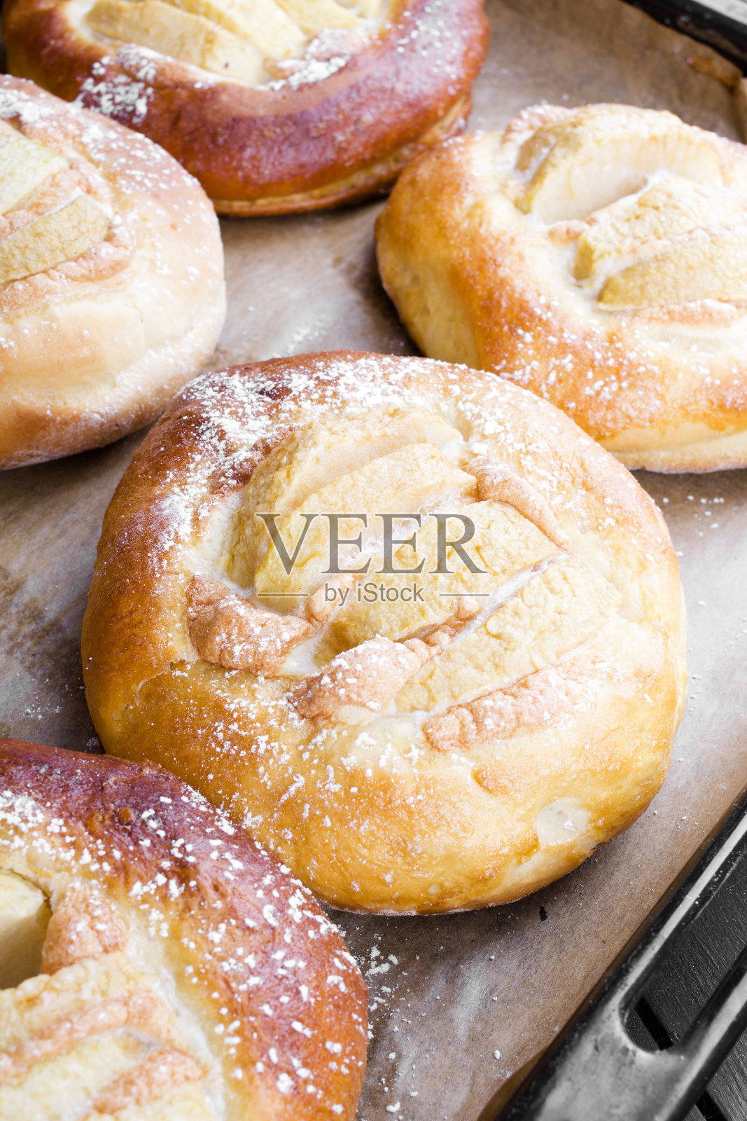 自制的酵母蛋糕照片摄影图片