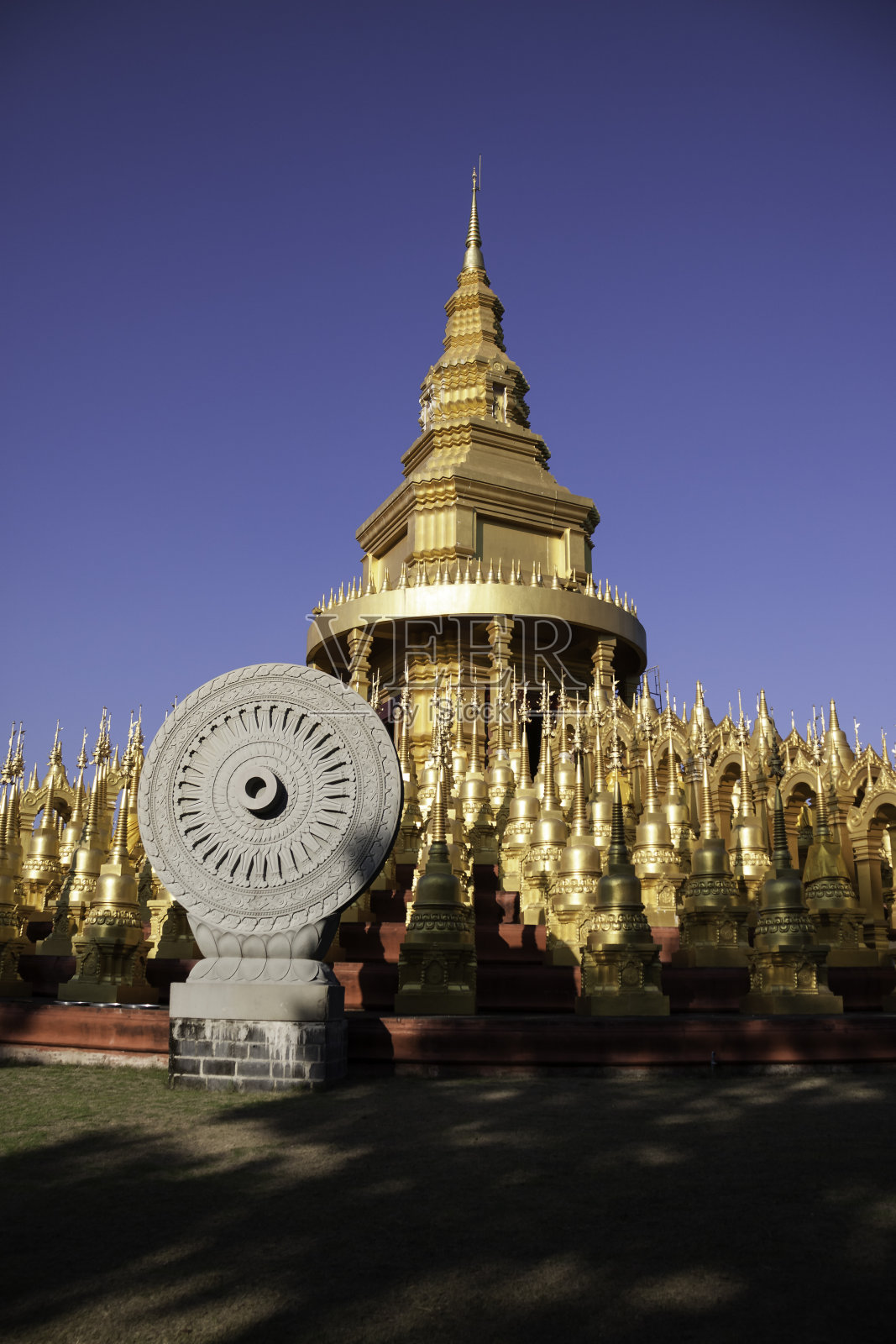 金塔在Wat Pa sawangboon照片摄影图片