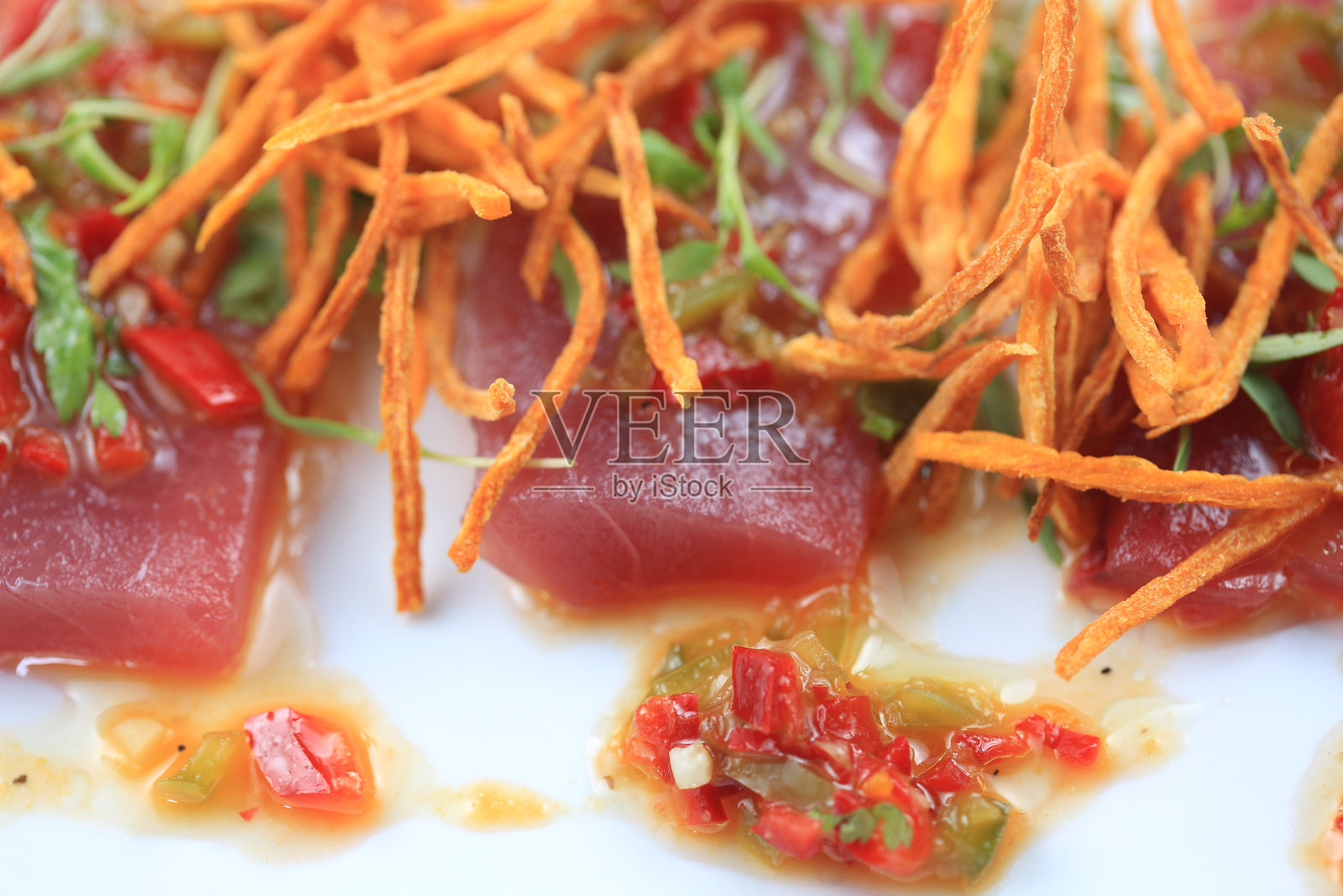 金枪鱼生鱼片照片摄影图片