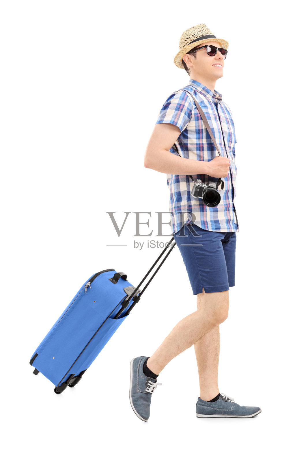 年轻游客提着行李照片摄影图片