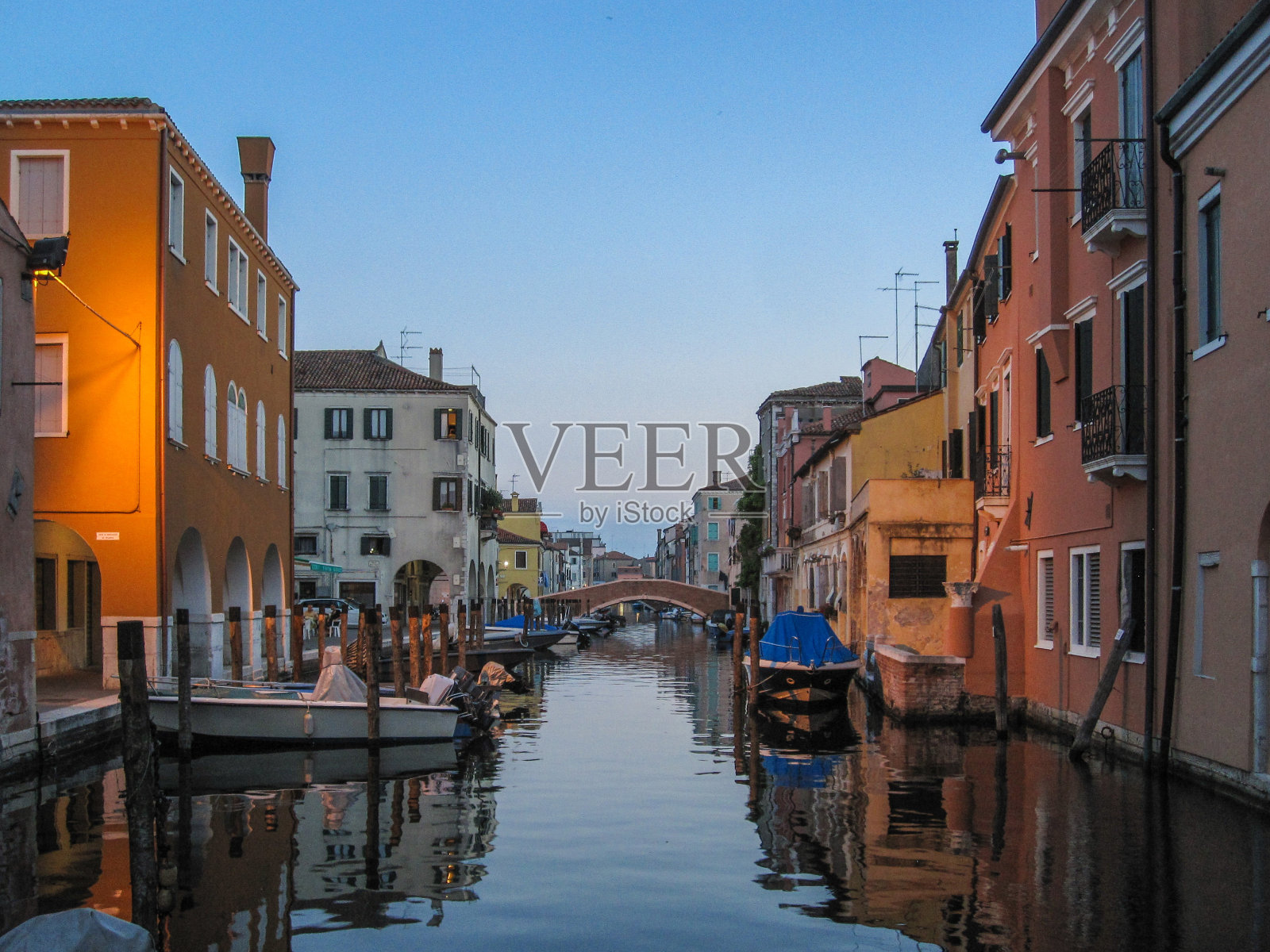 黄昏的基格亚运河照片摄影图片