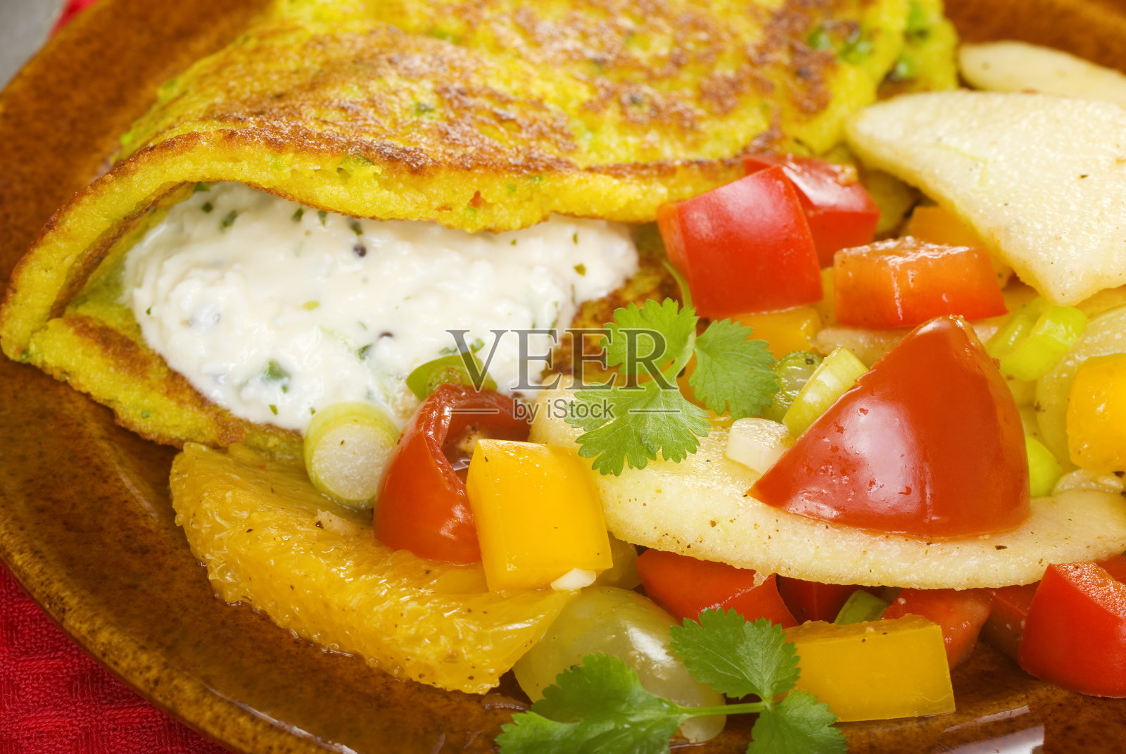 印度煎饼配酸辣酱和沙拉照片摄影图片