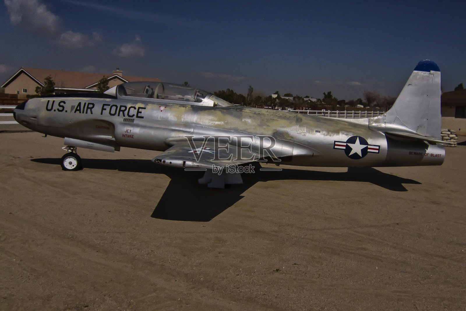 老飞机战士。照片摄影图片