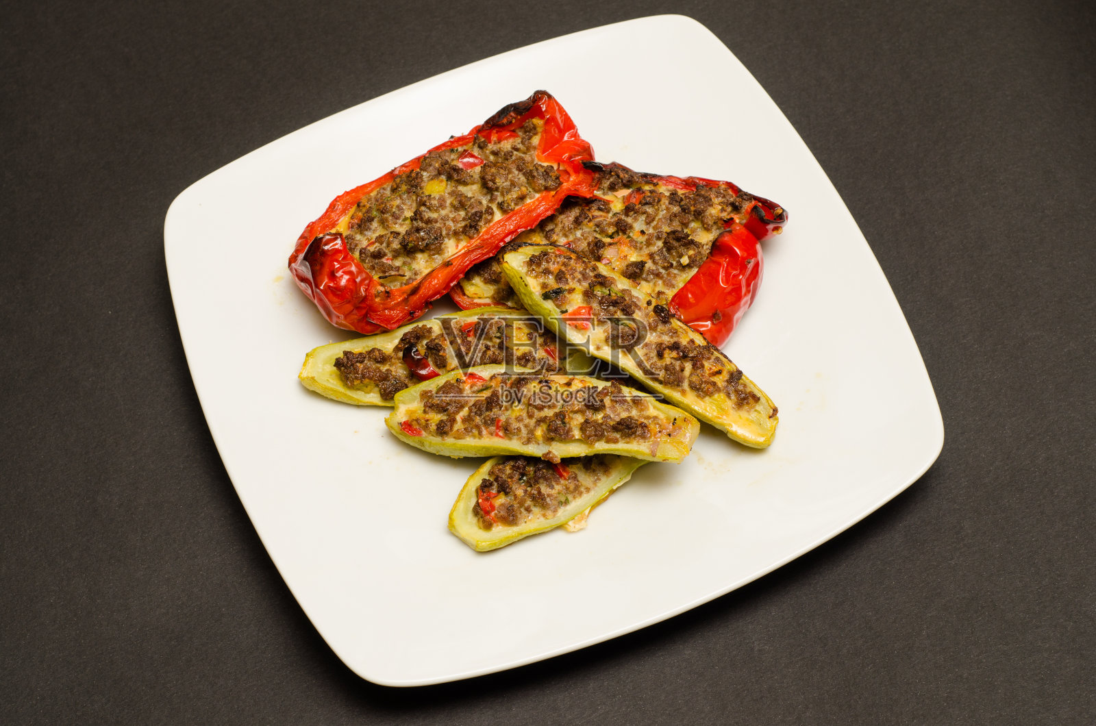 塞满辣椒和西葫芦照片摄影图片