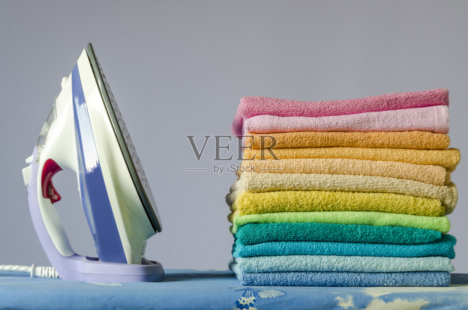 熨烫彩色毛巾照片摄影图片