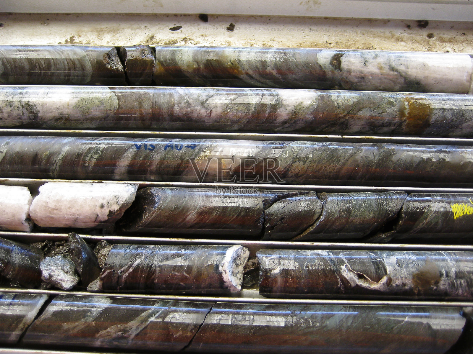 澳大利亚太古宙绿岩中可见黄金照片摄影图片