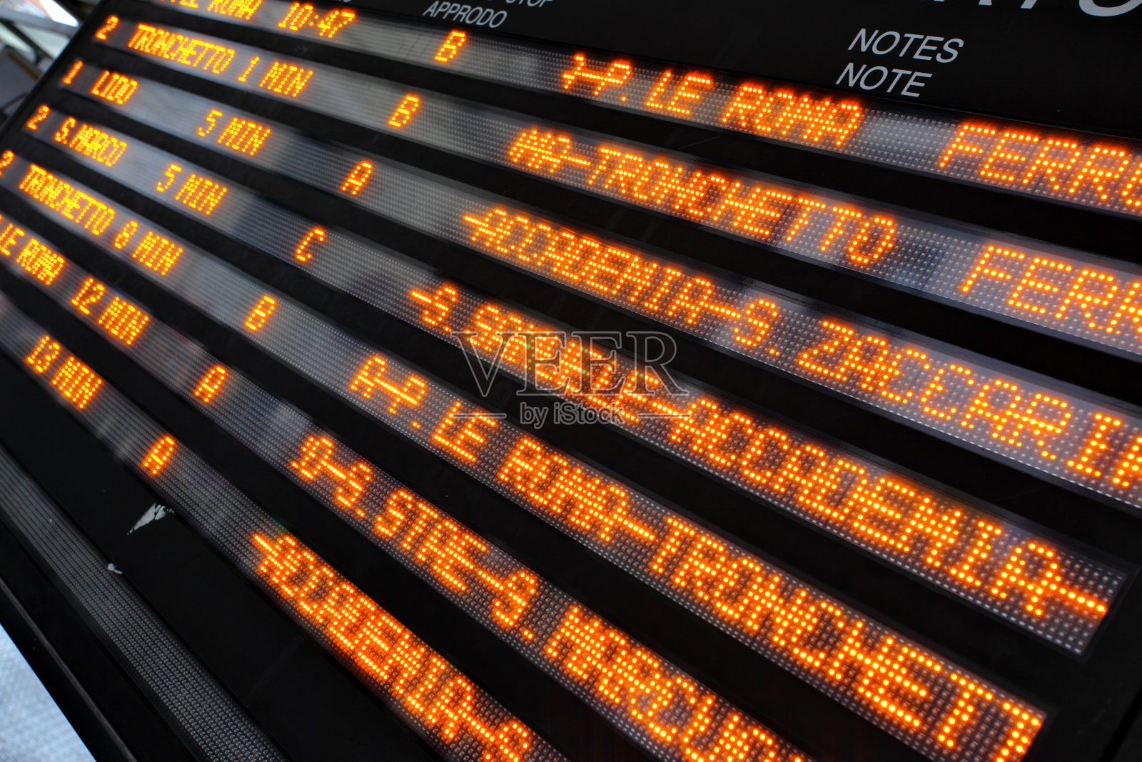 时间表的waterbuses照片摄影图片