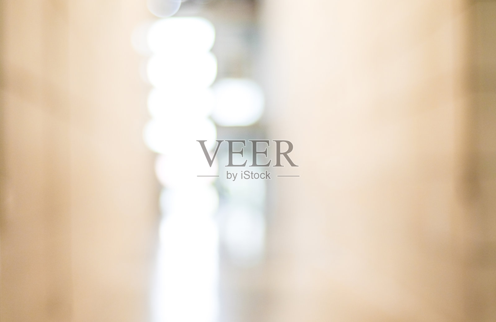 以散景光为背景，模糊办公大楼内的业务照片摄影图片