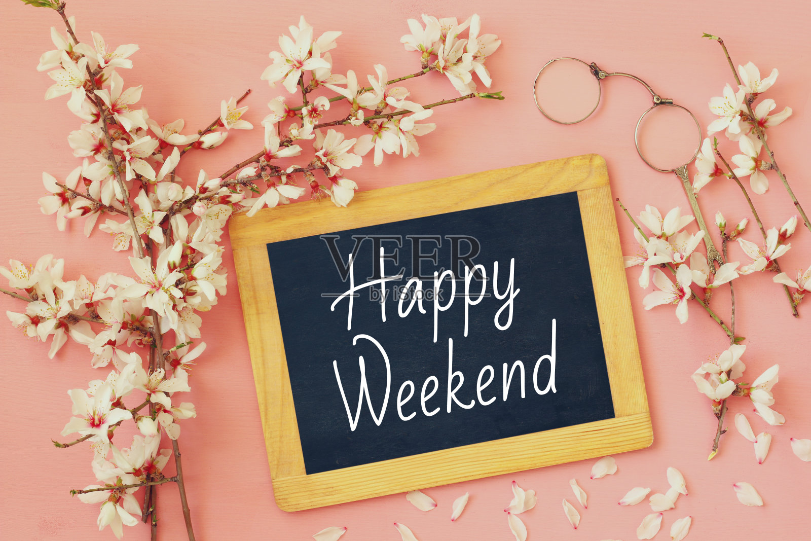 樱花树和黑板照片摄影图片