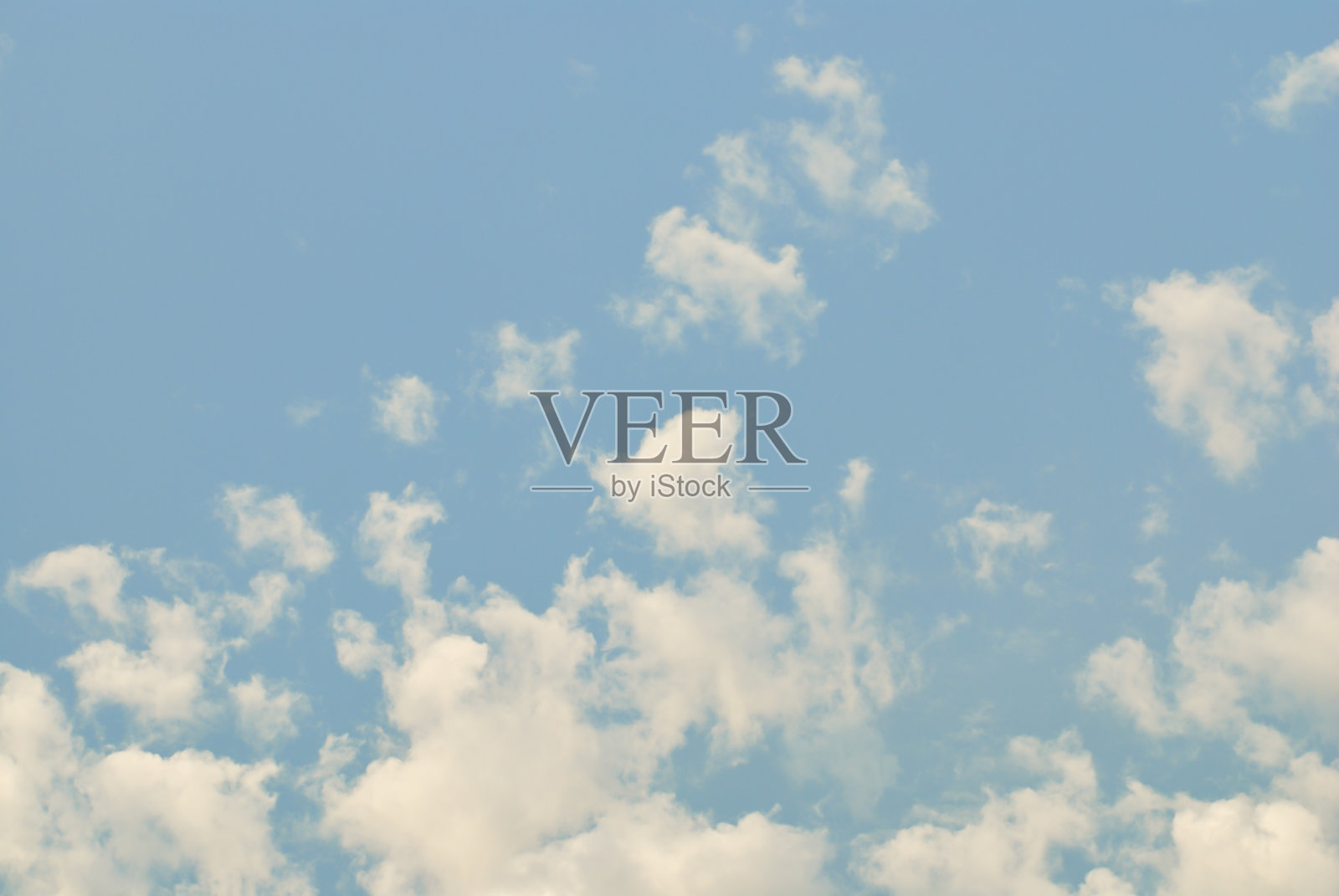 云朵在蓝天照片摄影图片