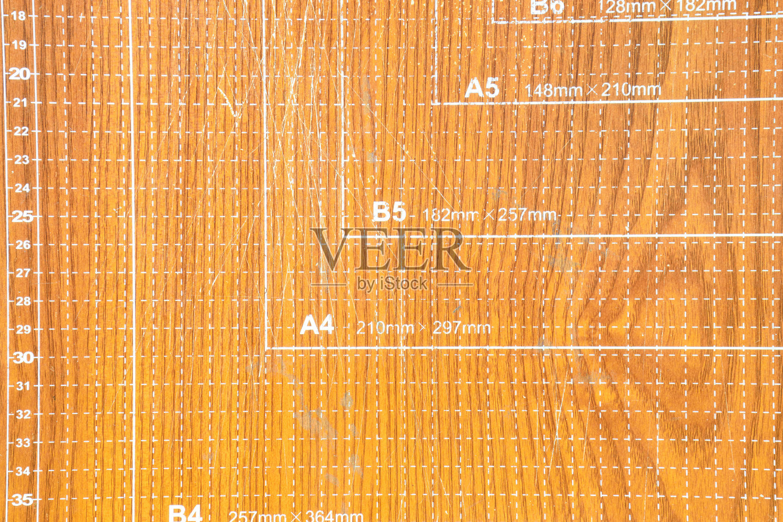 在工具上测量木纹照片摄影图片