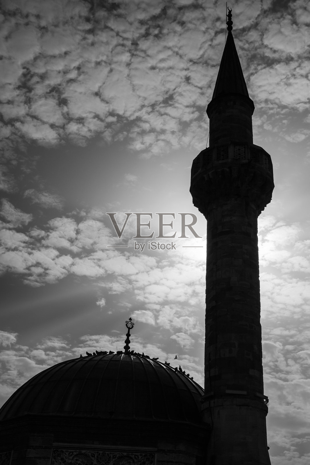 伊兹密尔科纳克广场古老的卡米清真寺的尖塔照片摄影图片