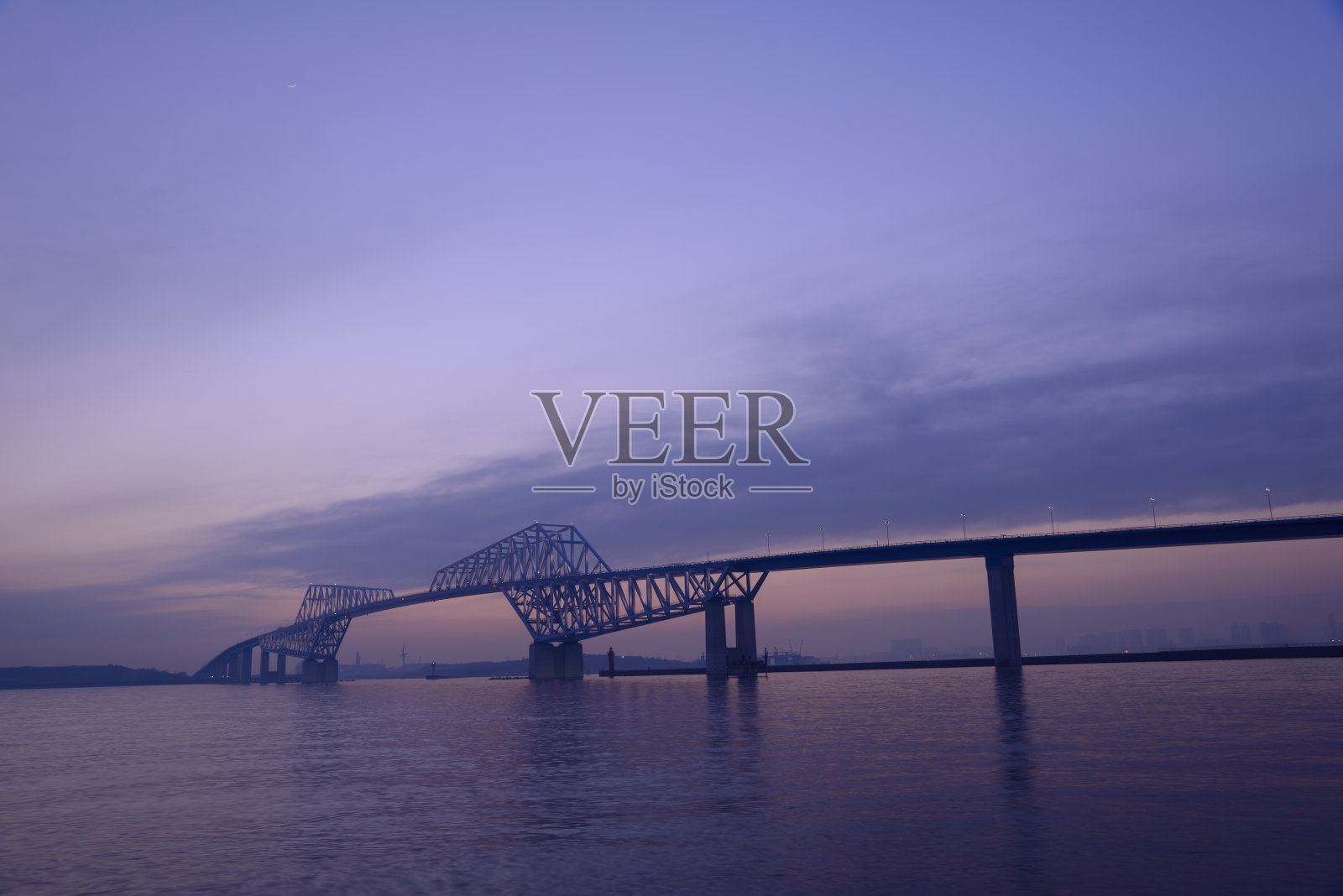 黄昏时分的东京门桥照片摄影图片