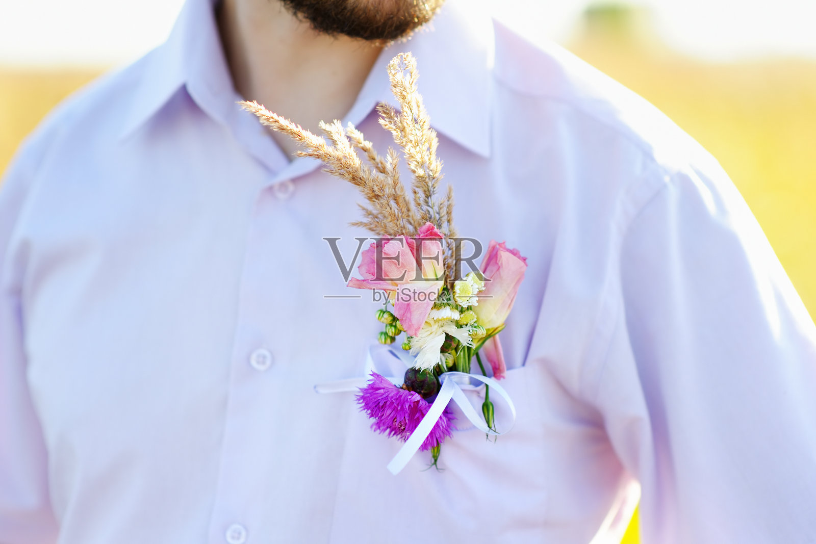 新郎襟花照片摄影图片