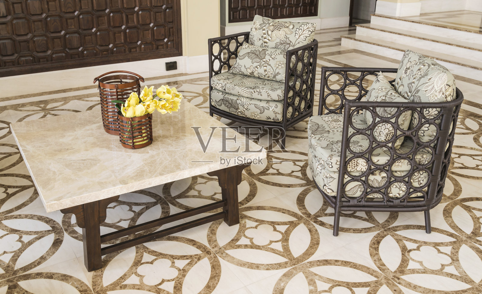 一套藤条家具。适用于阳台和室内照片摄影图片