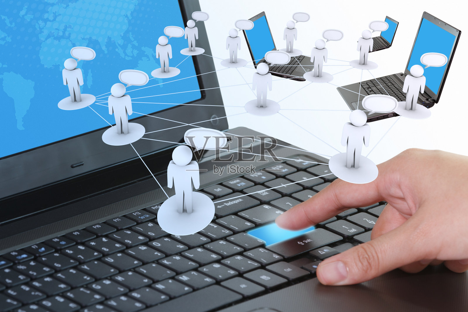 手放在键盘电脑上照片摄影图片