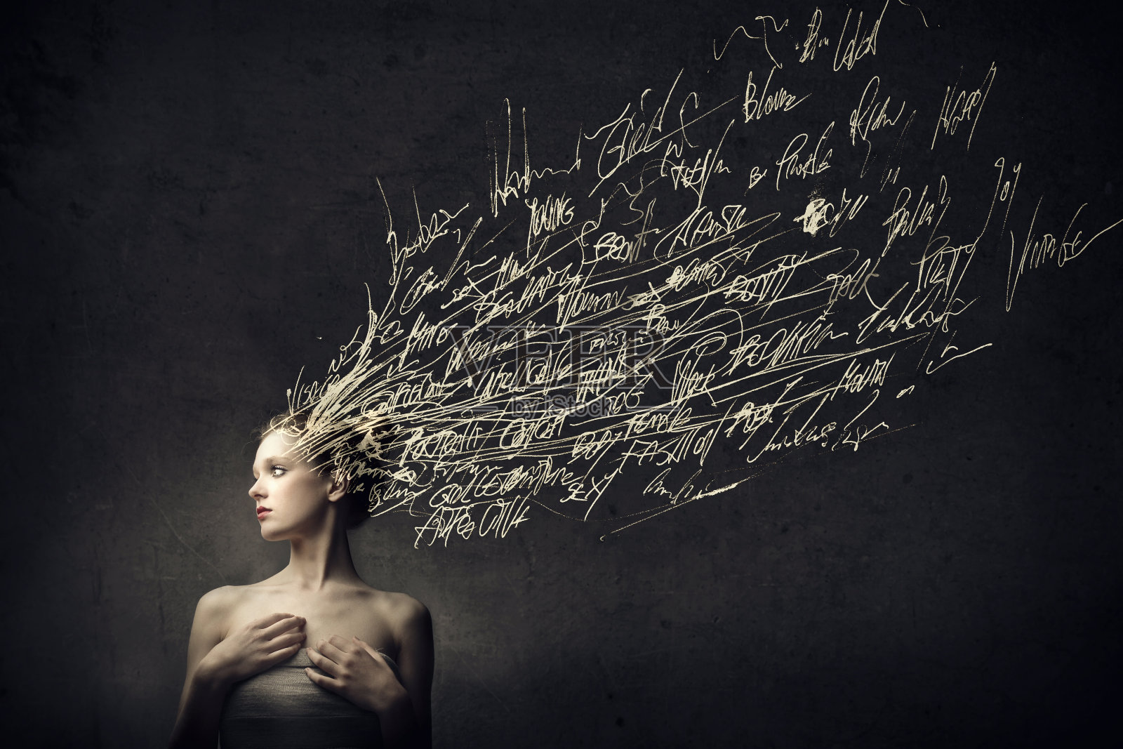女人和单词照片摄影图片