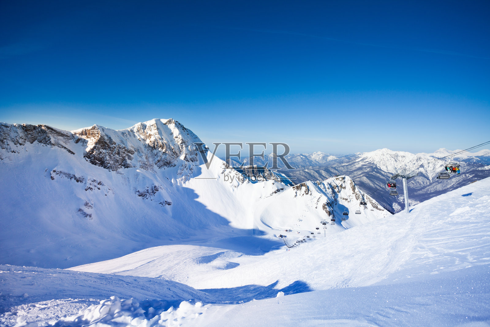 俄罗斯冬季高加索山脉的景观照片摄影图片