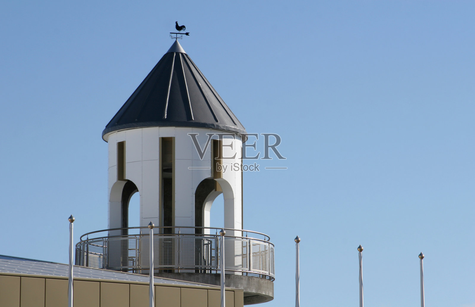 蓝天下教堂的俯视图照片摄影图片