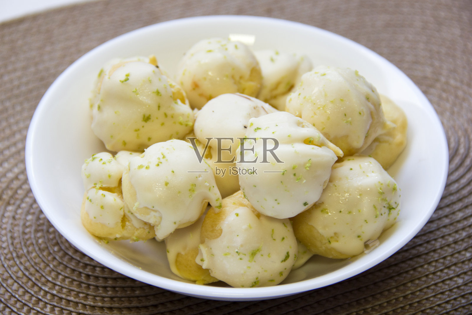 巧克力和甜柠檬饼干。卡罗莱娜，典型的巴西人。照片摄影图片