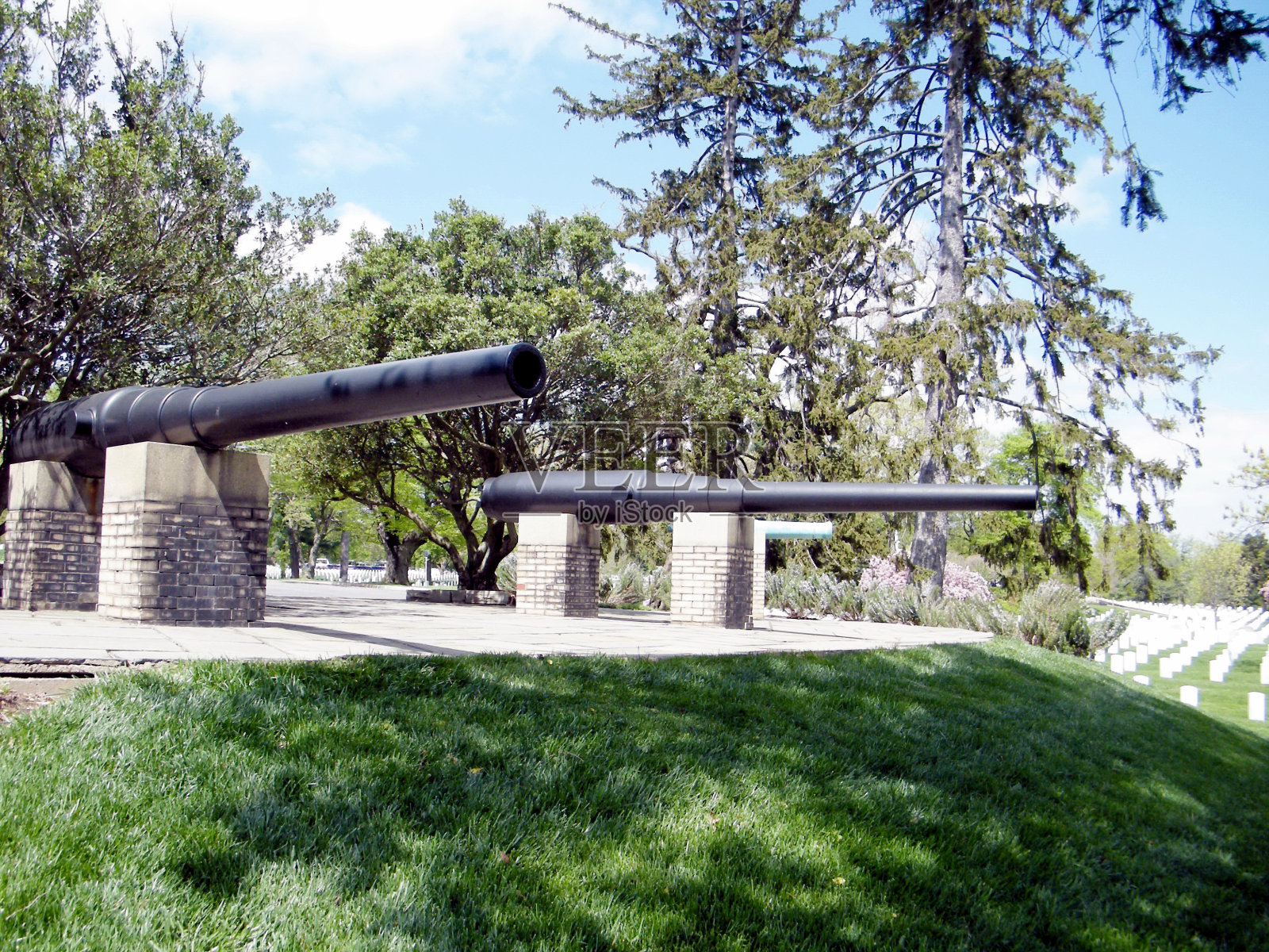 2010年阿灵顿公墓西班牙裔美国人纪念碑上的大炮)照片摄影图片