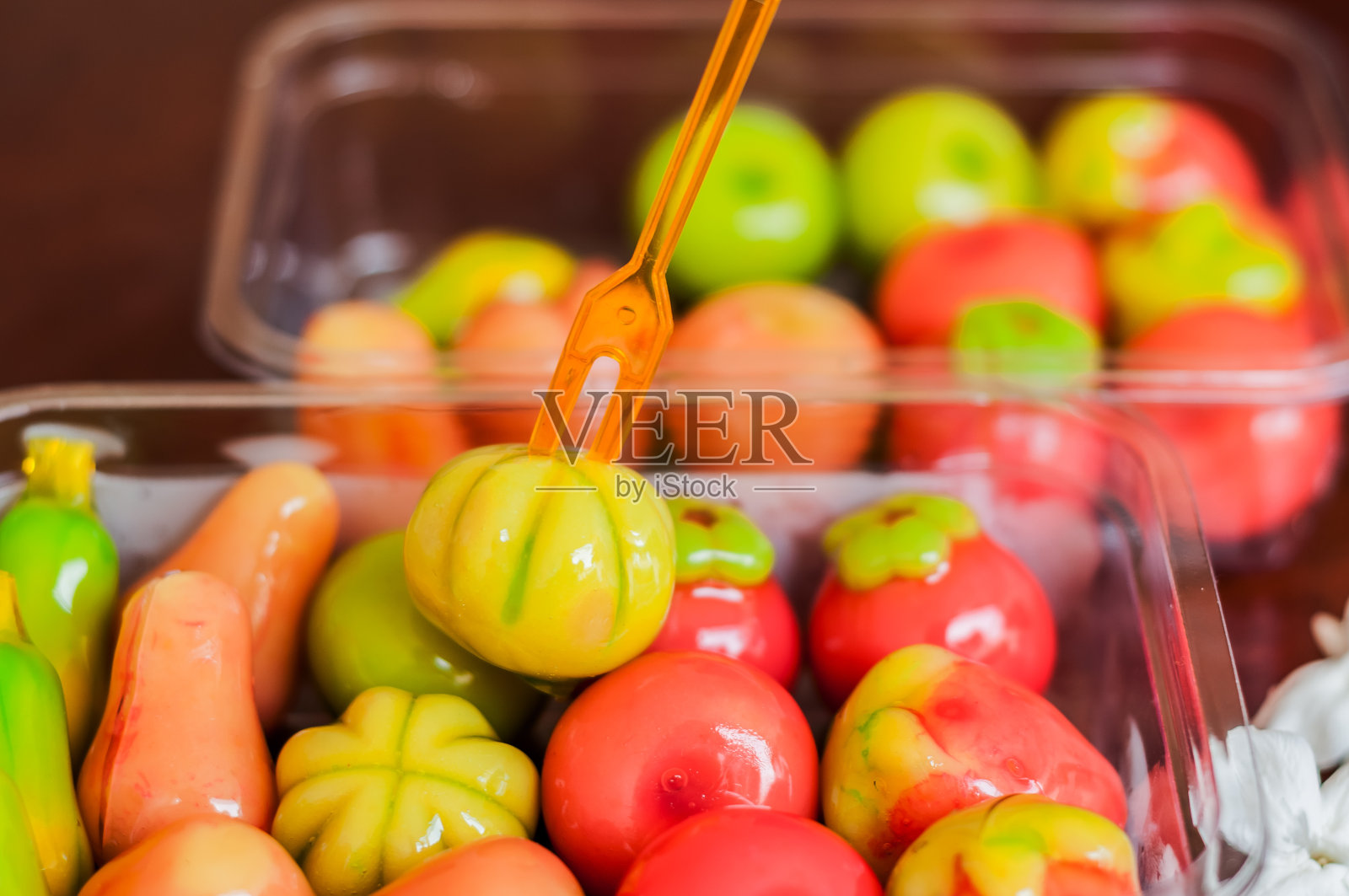 泰国传统甜点，由坚果和果冻制成照片摄影图片