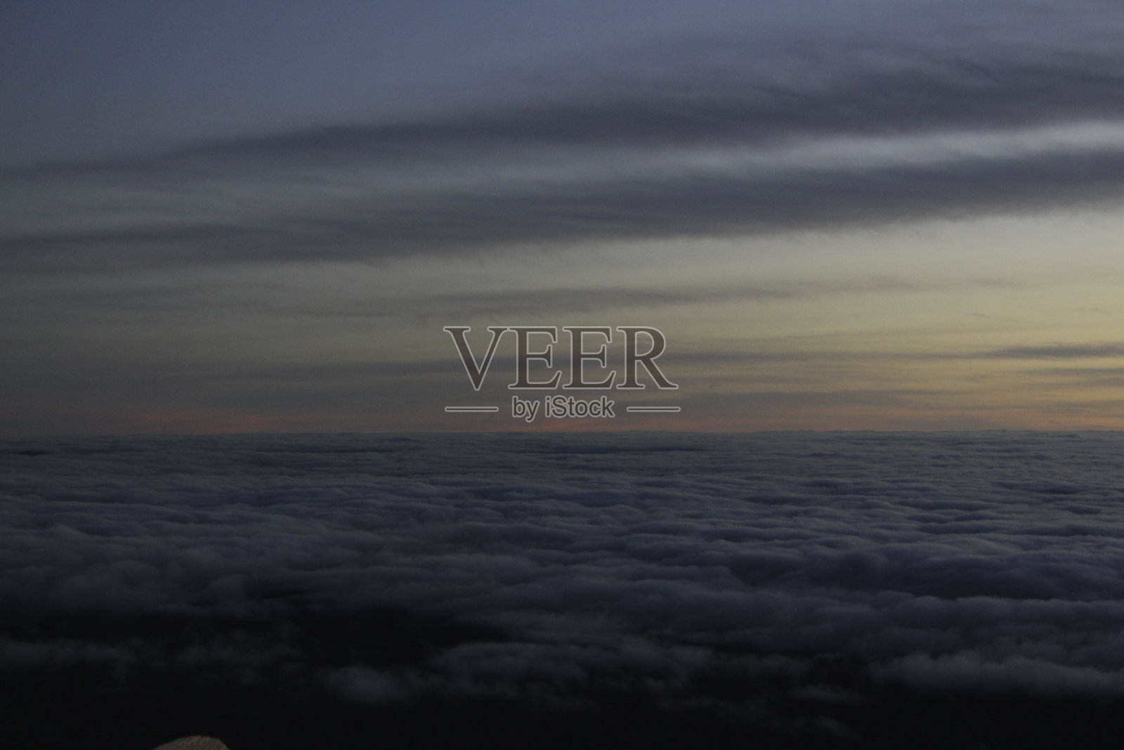 普拉格峰的日出照片摄影图片