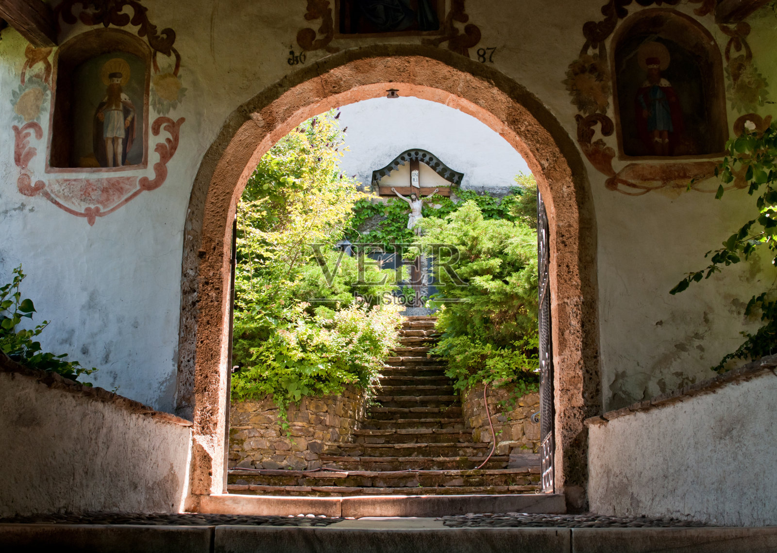 玛利亚沃斯教堂旁的大门照片摄影图片