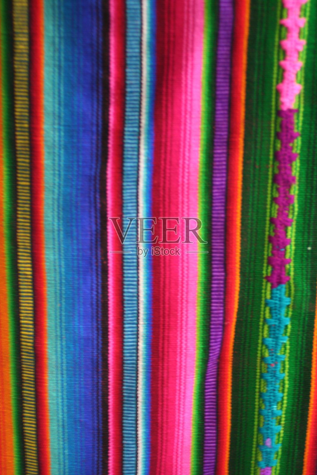 安提瓜市场上五颜六色的危地马拉玛雅纺织品照片摄影图片