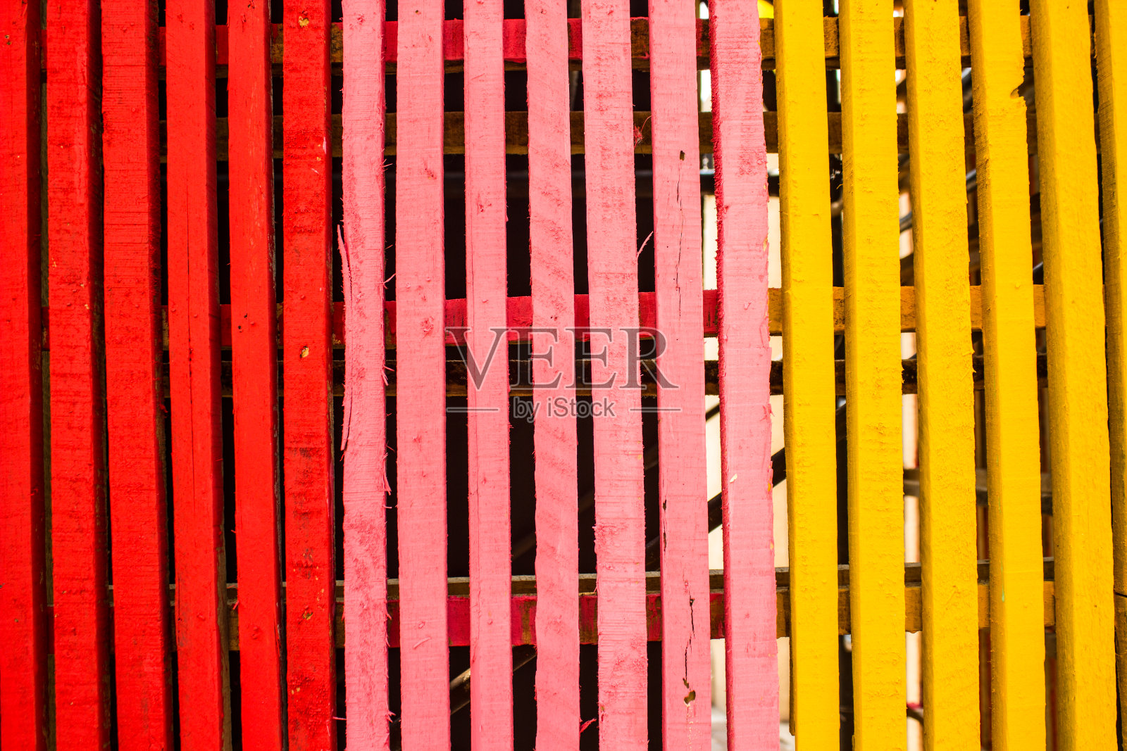 垂直背景中的木材照片摄影图片