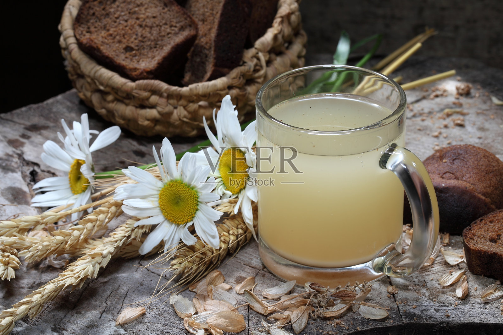 静物与新鲜可口的谷物饮料照片摄影图片