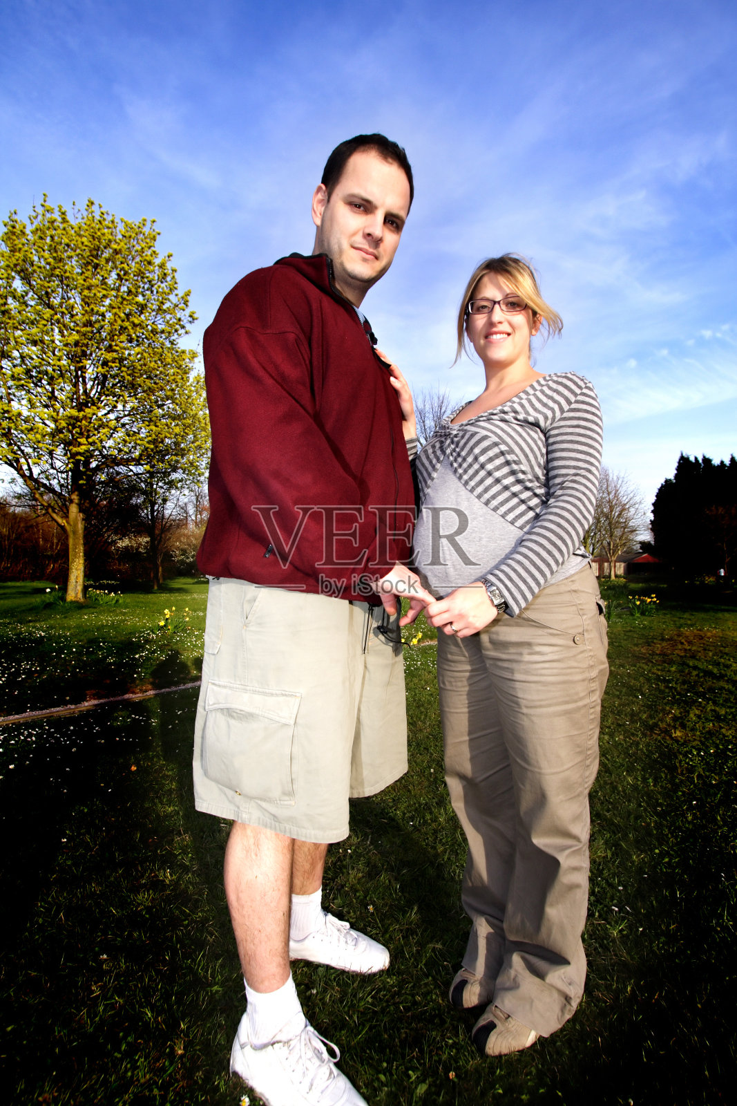 幸福的夫妇在户外照片摄影图片